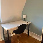 Private Im Serviced - Mit Woechentlicher Reinigung 게스트하우스 3*