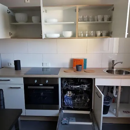 Private Im Serviced - Mit Woechentlicher Reinigung 招待所 3*